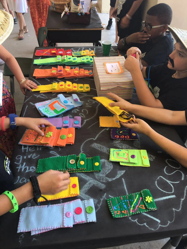 Generosidad en la Feria Mundial: La Escuela Sunset dona a Kasai